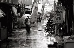 wet alley (nong tang)  Â© china.sixty4 on Flickr