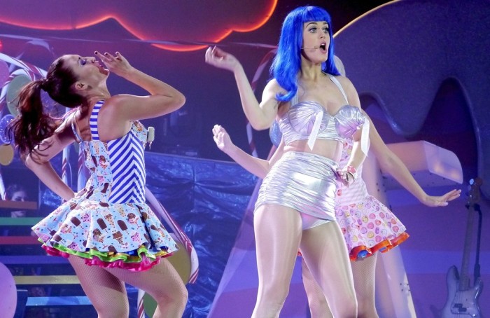 katy-perry-performing-at-the-o2-arena-14
